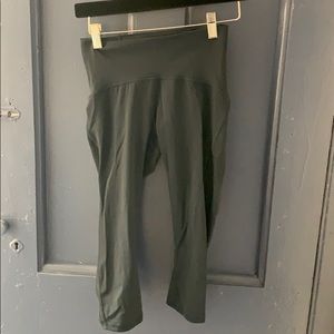 Lulu lemon size 4 teal mesh side hi-rise capris